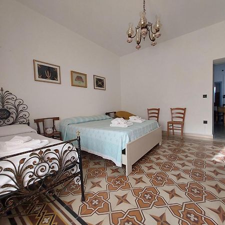 Casa Vacanze Zarinu Orgosolo Kültér fotó