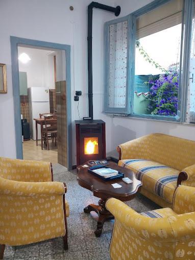 Casa Vacanze Zarinu Orgosolo Kültér fotó