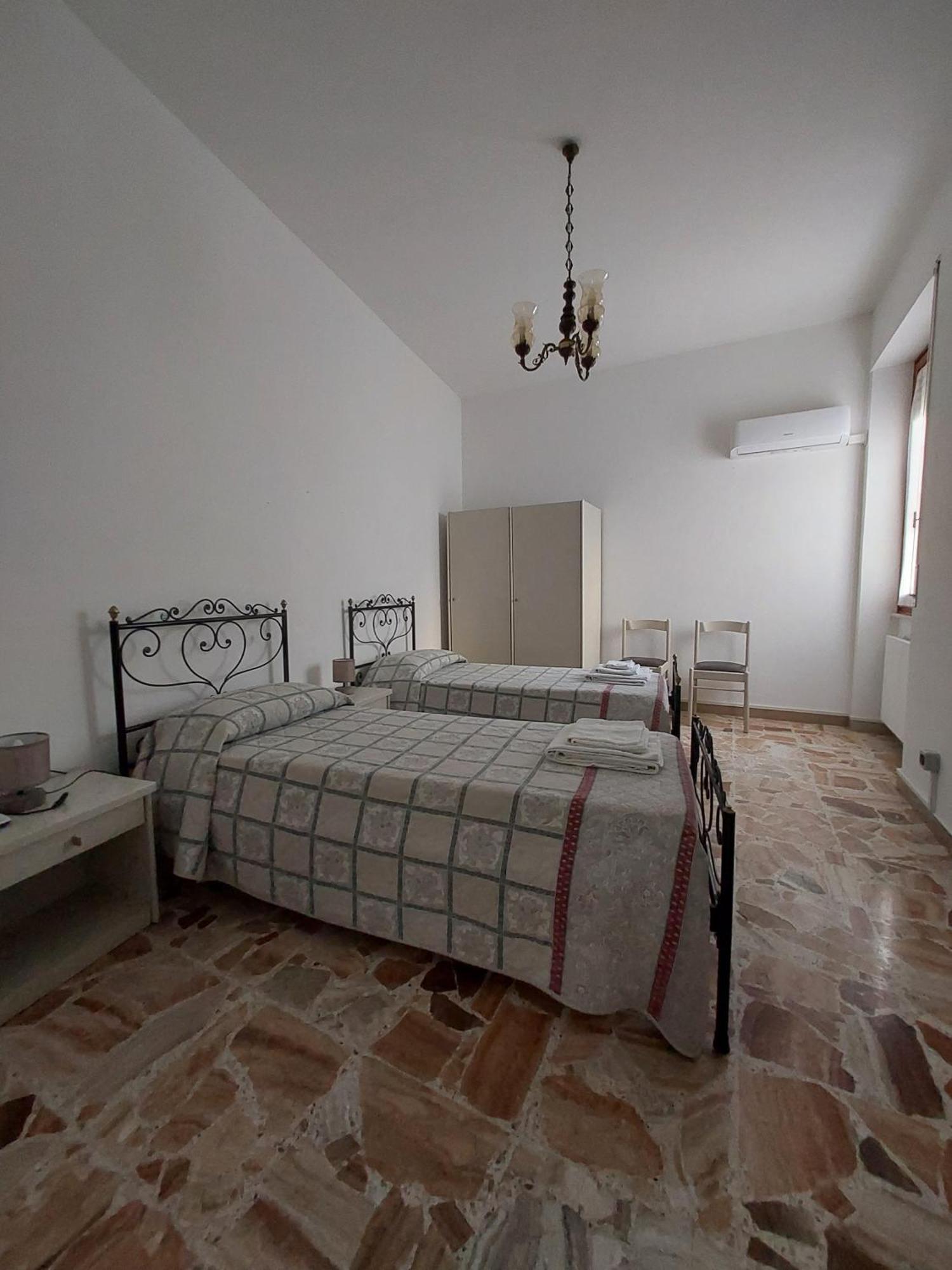 Casa Vacanze Zarinu Orgosolo Kültér fotó
